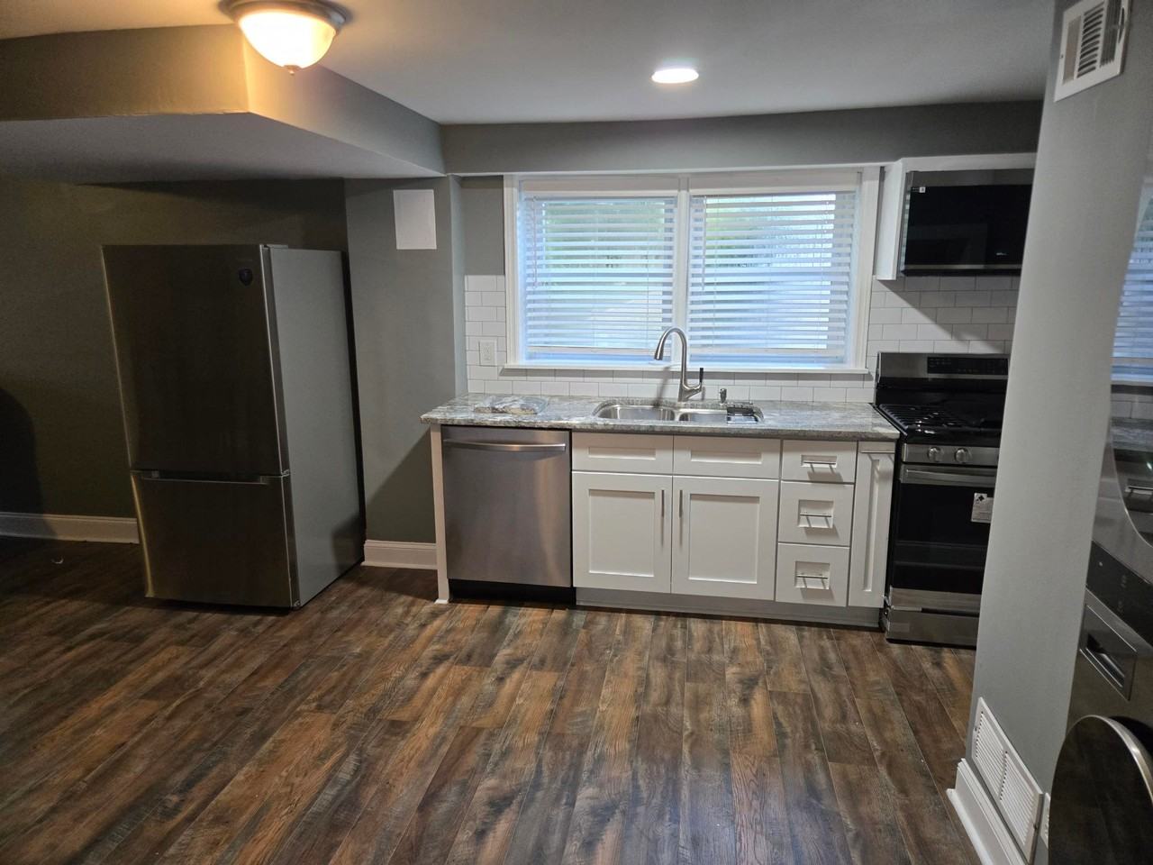 2422 Sunset Dr Ne #BS - Photo 2 of 13