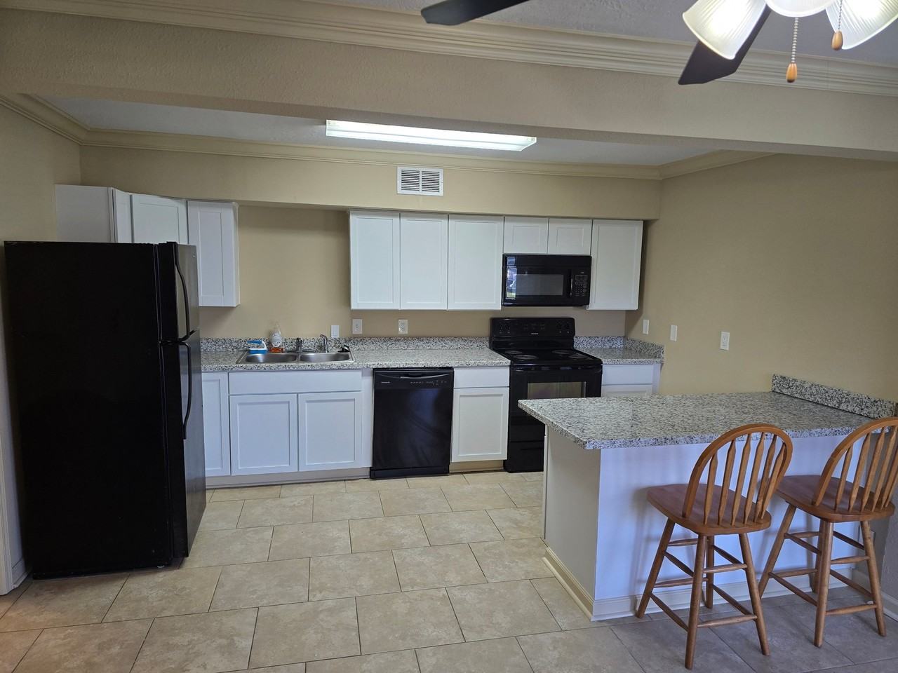 1511 Cos St #B - Photo 2 of 10