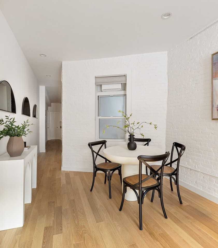 214 W 16th St - Photo 3 of 10