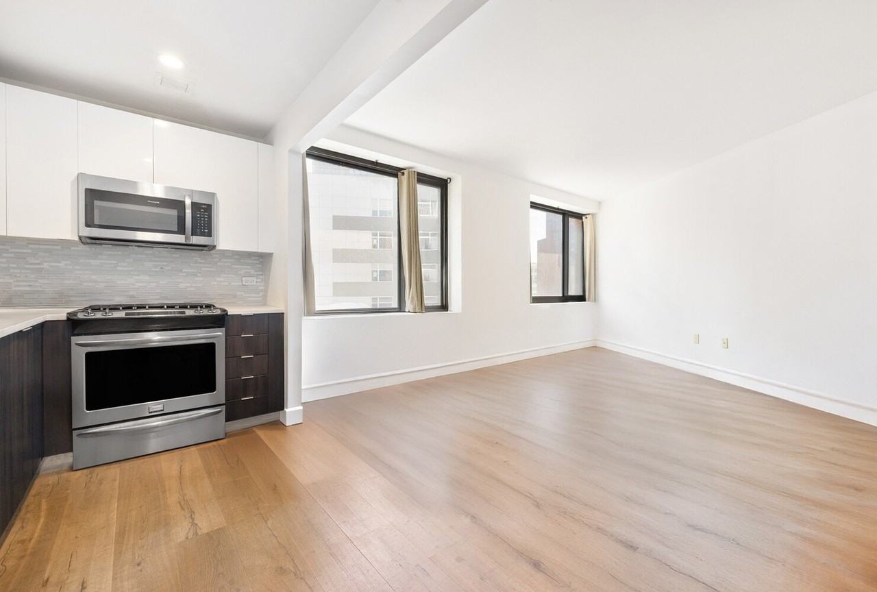 25 -21 43rd Ave - Photo 3 of 10
