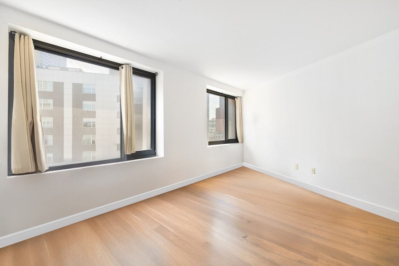 25 -21 43rd Ave - Photo 4 of 10