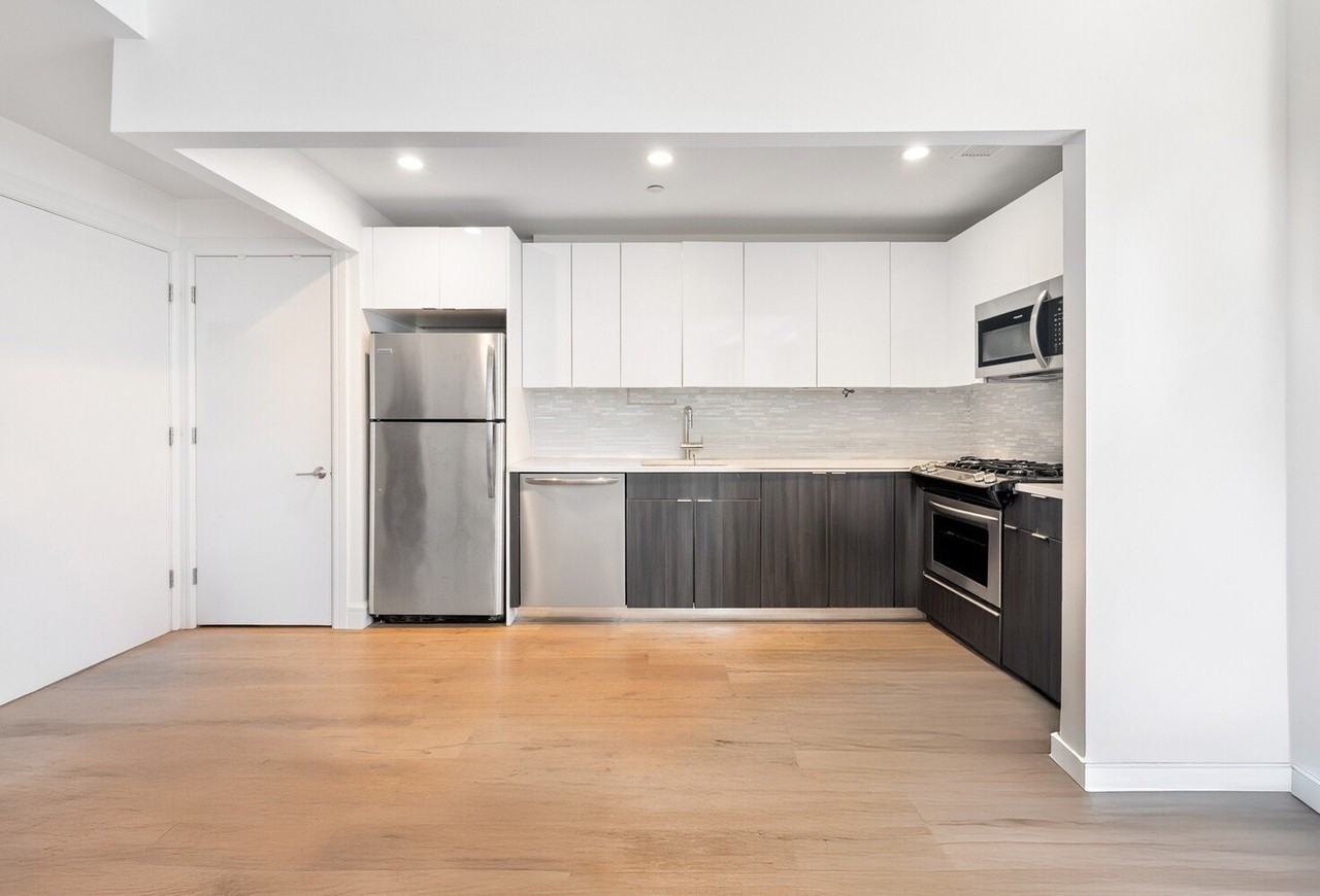 25 -21 43rd Ave - Photo 6 of 10