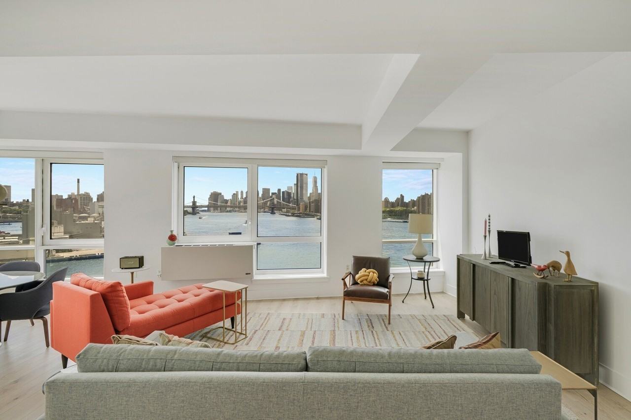 440 Kent Ave - Photo 2 of 10
