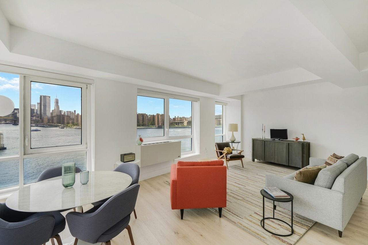 440 Kent Ave - Photo 3 of 10