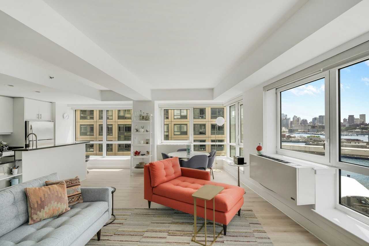 440 Kent Ave - Photo 5 of 10