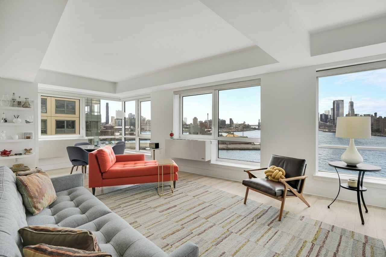 440 Kent Ave - Photo 6 of 10