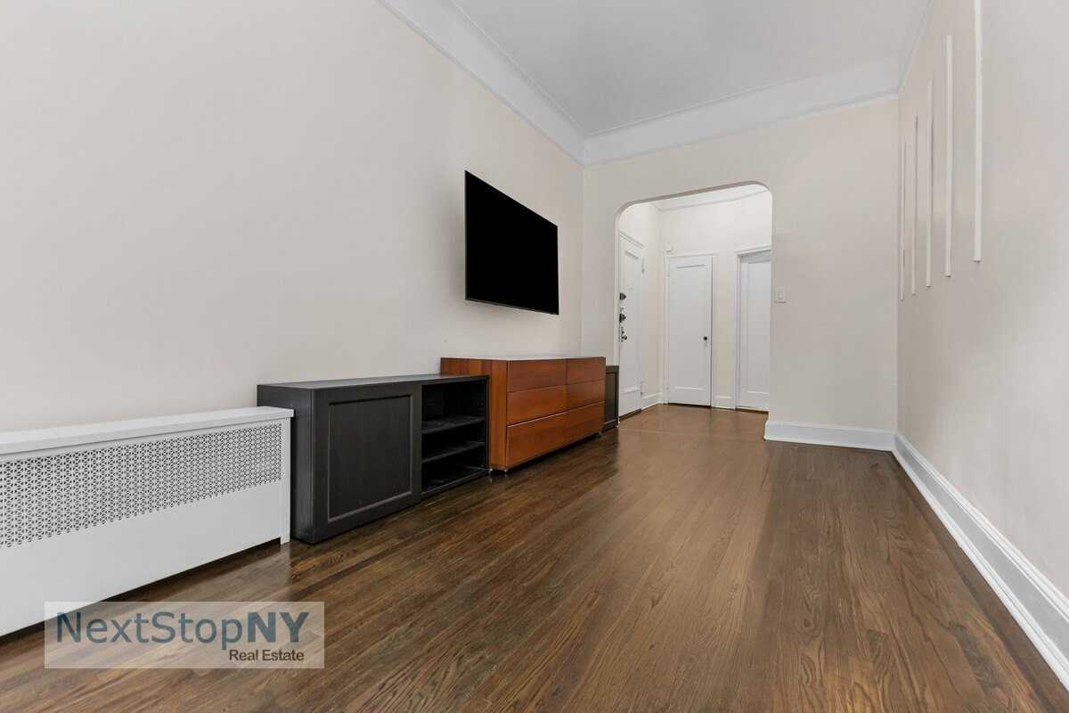 237 E 54th St - Photo 3 of 6