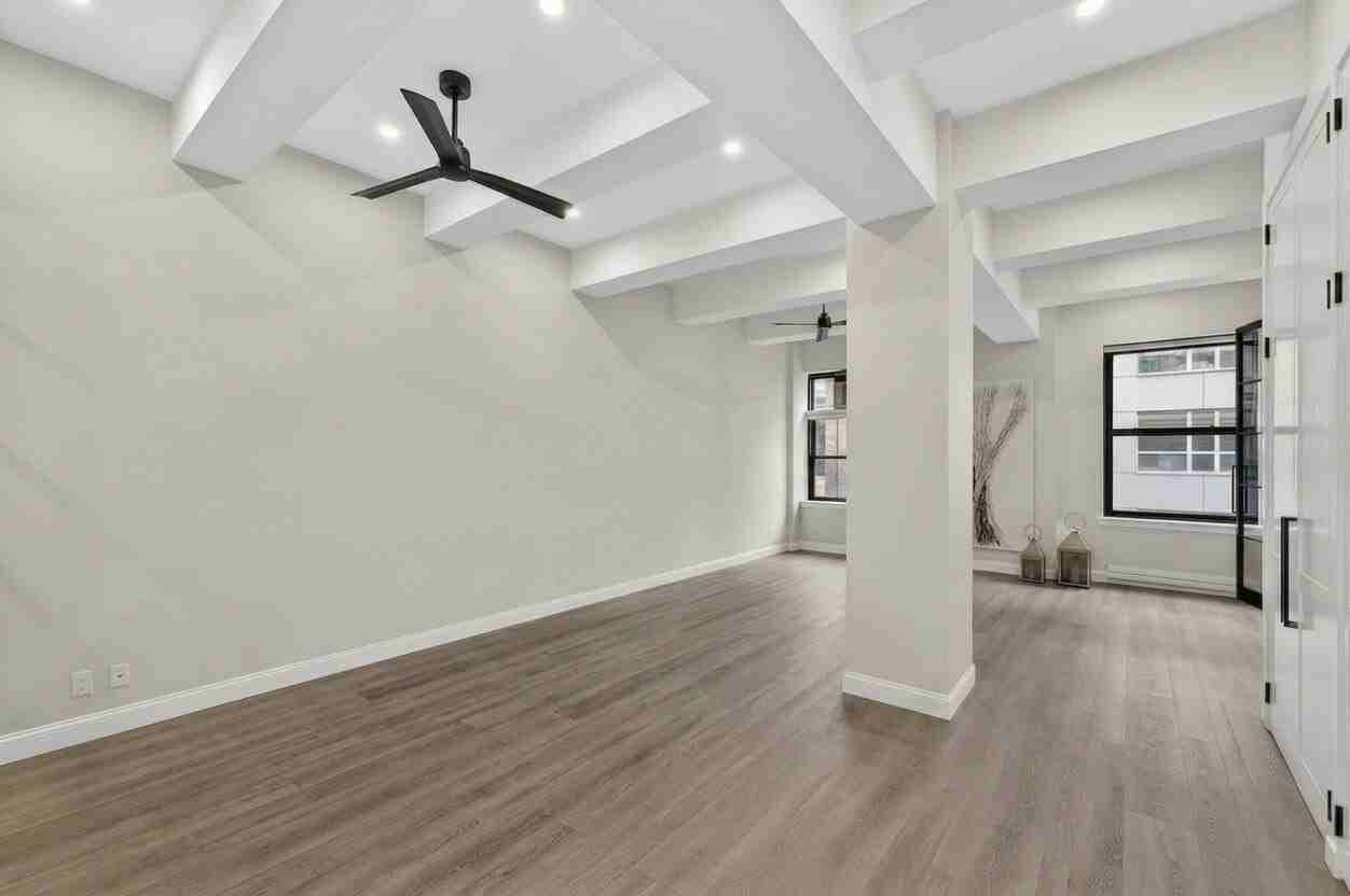 529 W 42nd St - Photo 2 of 10