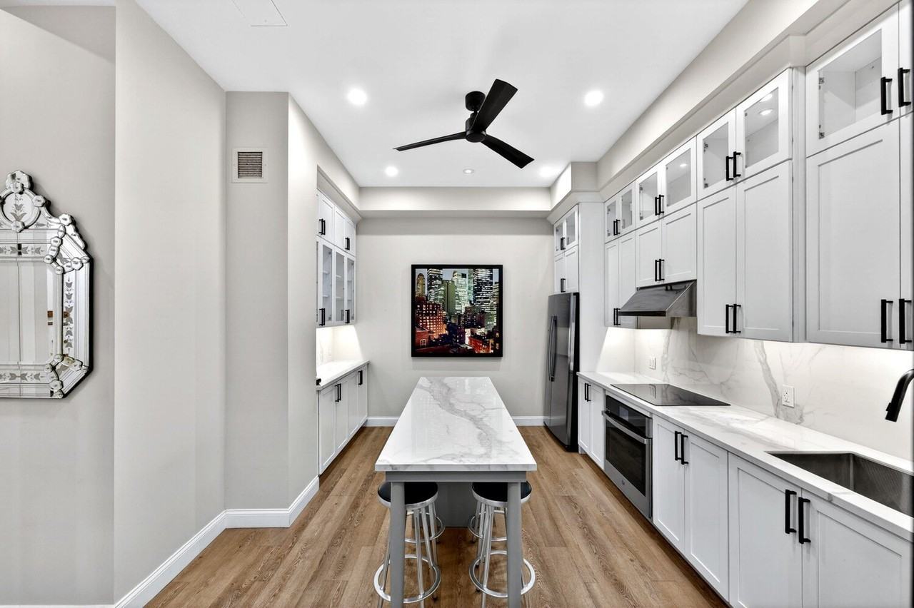 529 W 42nd St - Photo 4 of 10