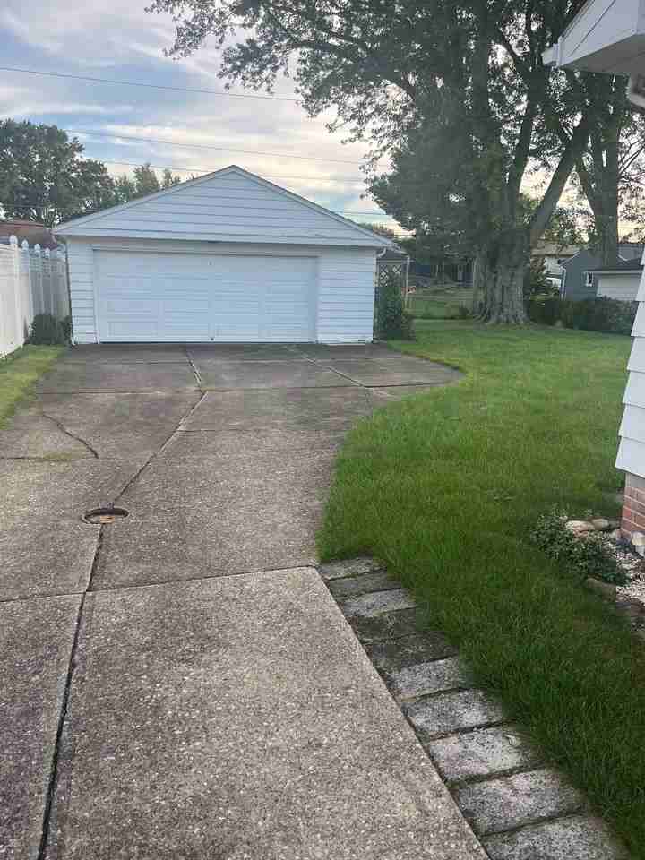 11021 Schwab Dr - Photo 2 of 9