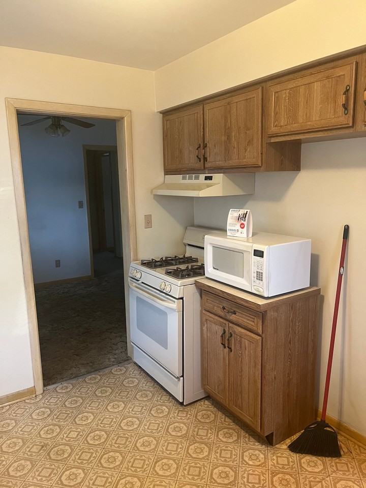 11021 Schwab Dr - Photo 3 of 9