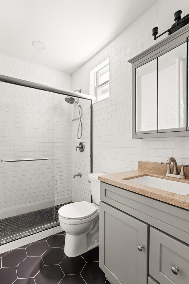 581 Midwood St - Photo 6 of 6