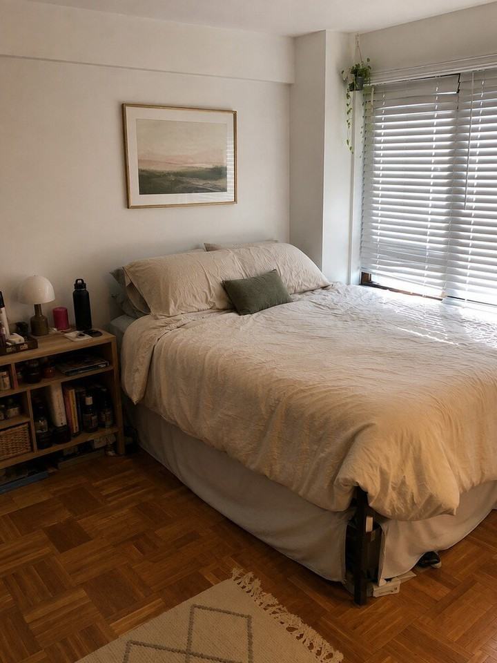 210 E 47th St - Photo 3 of 7
