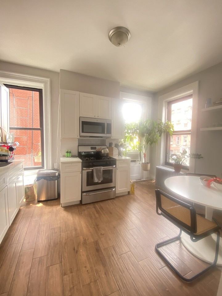 346 Union Ave - Photo 5 of 10
