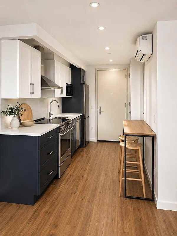 540 Graham Ave - Photo 3 of 10