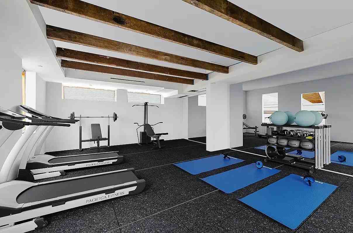 540 Graham Ave - Photo 7 of 10