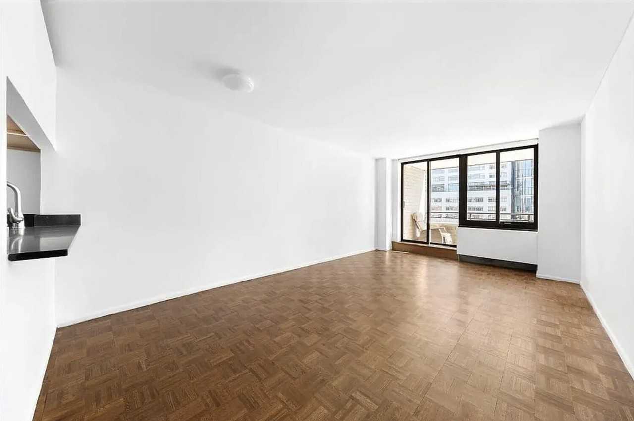 200 Rector Pl - Photo 2 of 10