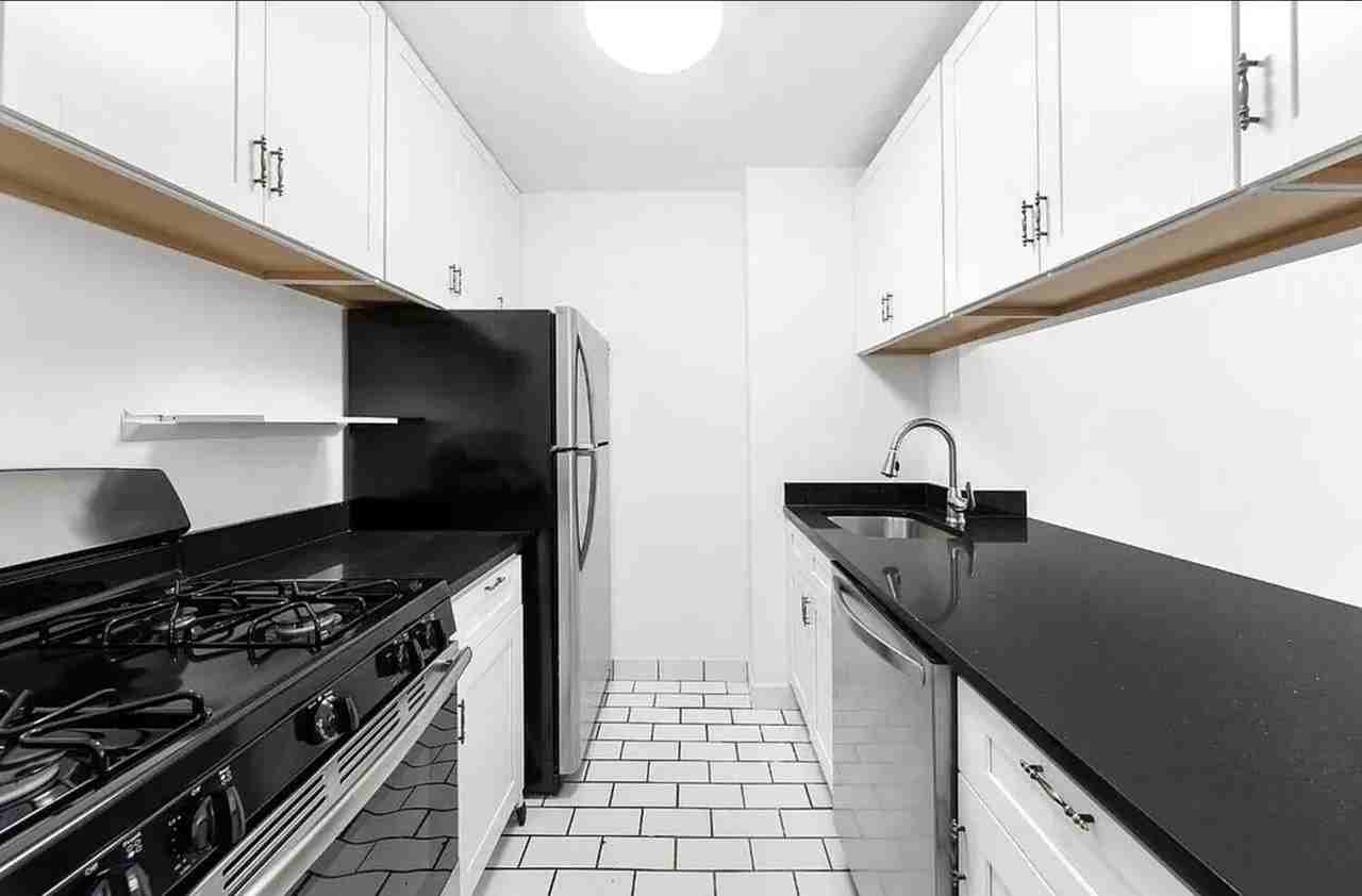 200 Rector Pl - Photo 7 of 10