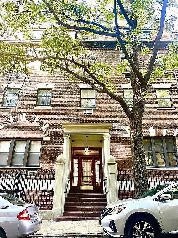 257 W 91st St - Photo 6 of 9