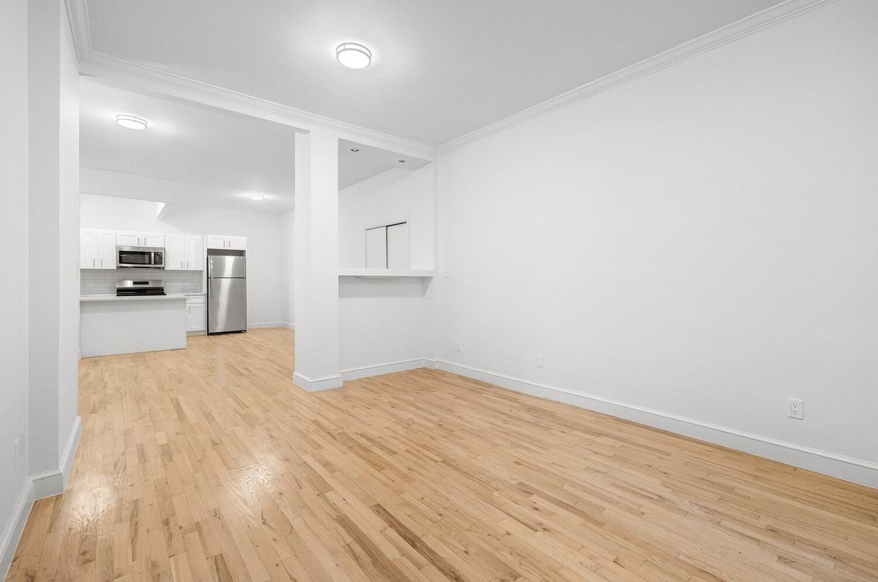 160 Bleecker St - Photo 2 of 8