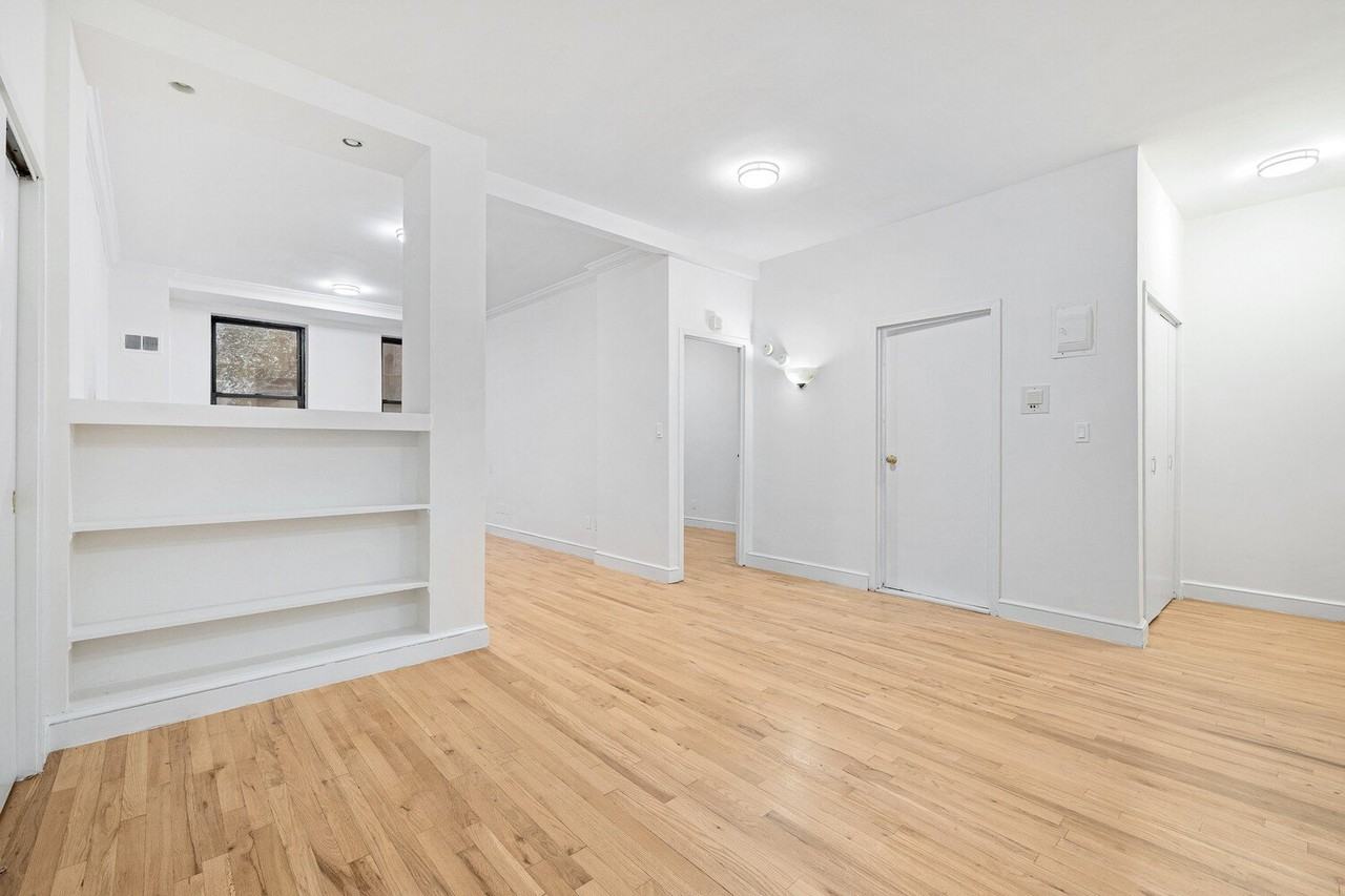 160 Bleecker St - Photo 3 of 8