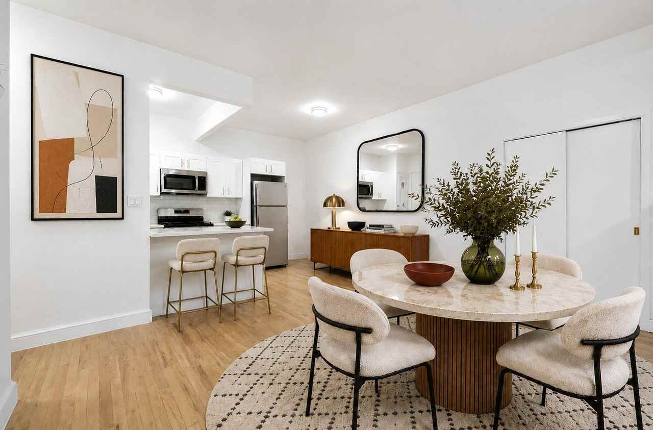 160 Bleecker St - Photo 4 of 8