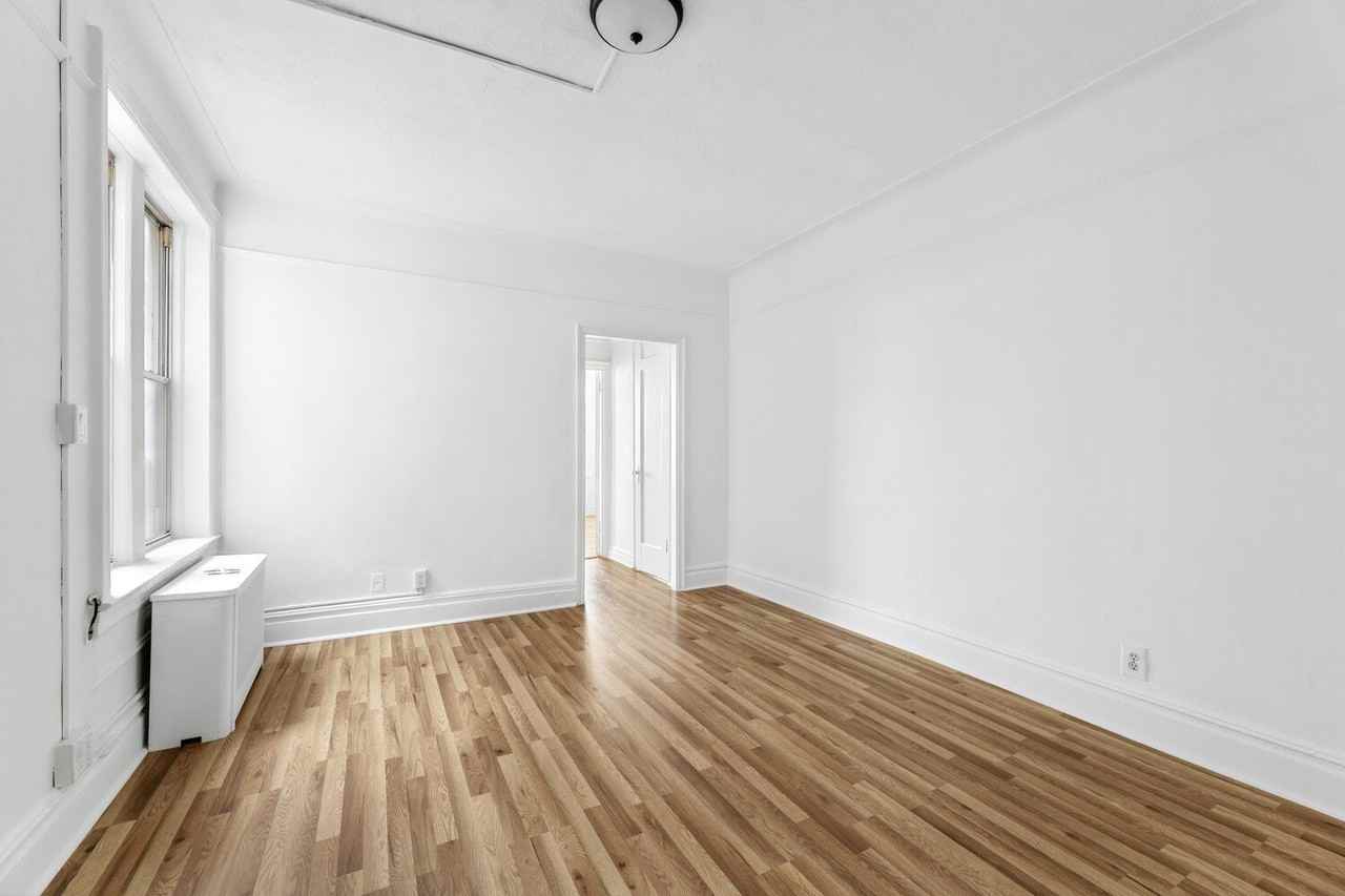 35 -21 28th Street - Photo 3 of 6