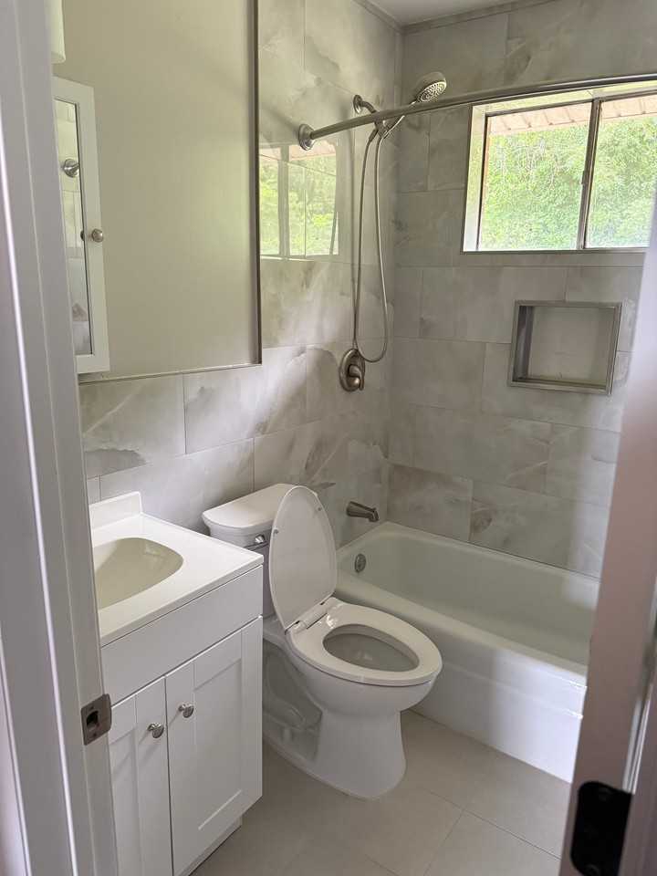 2587 1/2 Kelly St #LEFT - Photo 3 of 7