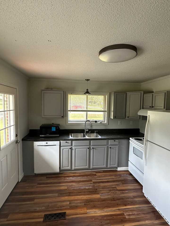 1512 Happy Valley Rd #B - Photo 5 of 13