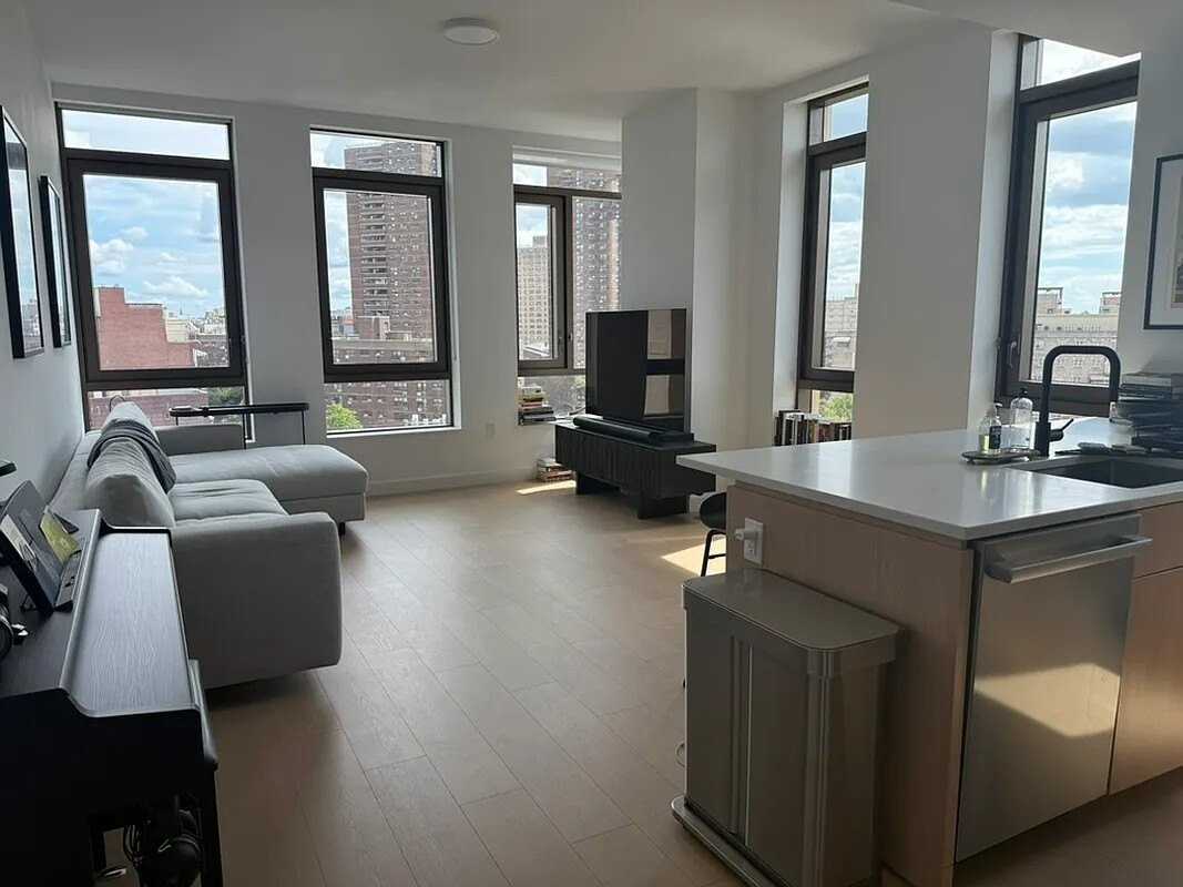 482 Kent Ave
