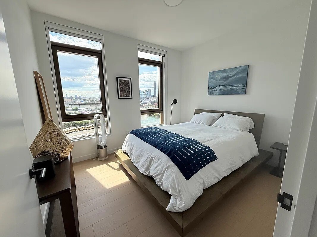 482 Kent Ave - Photo 3 of 6