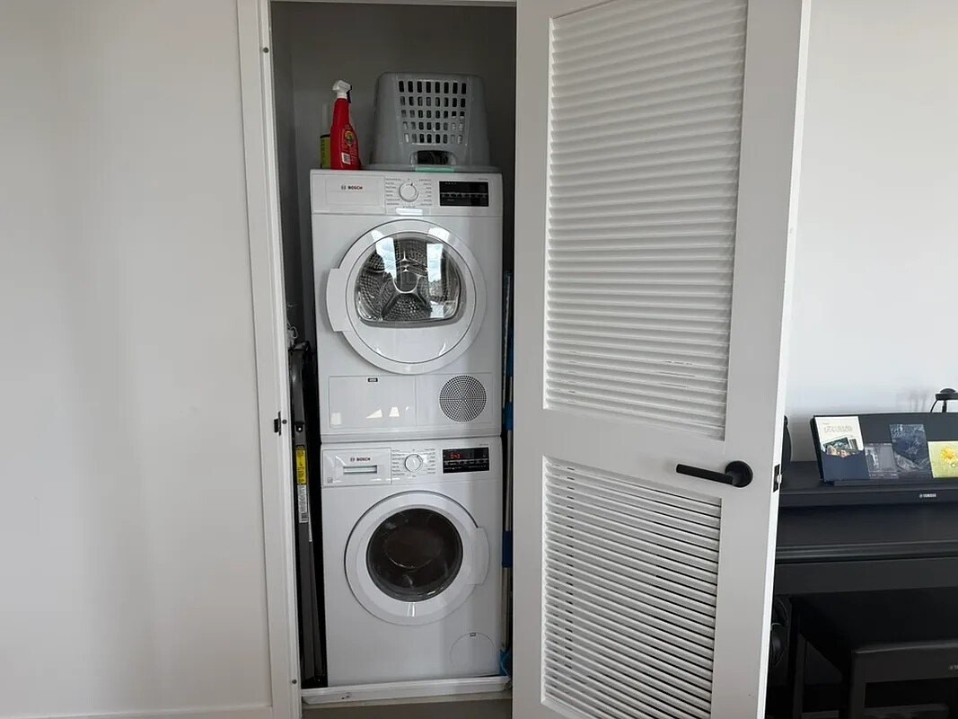 482 Kent Ave - Photo 5 of 6