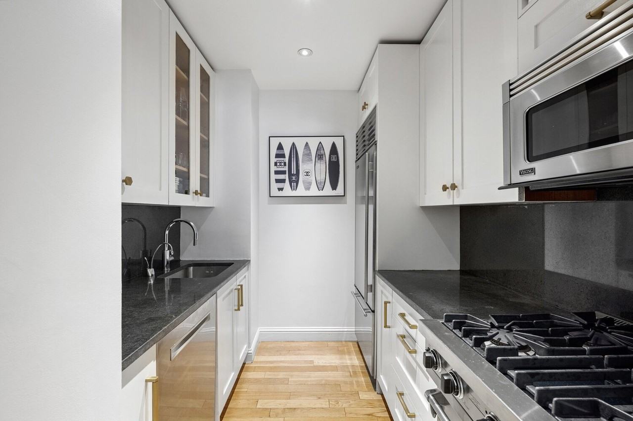 88 Greenwich St - Photo 2 of 7