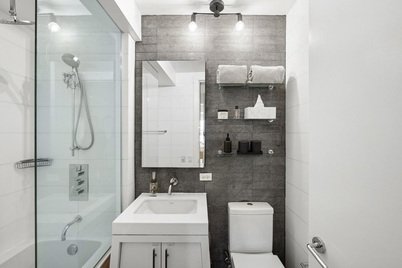 88 Greenwich St - Photo 5 of 7