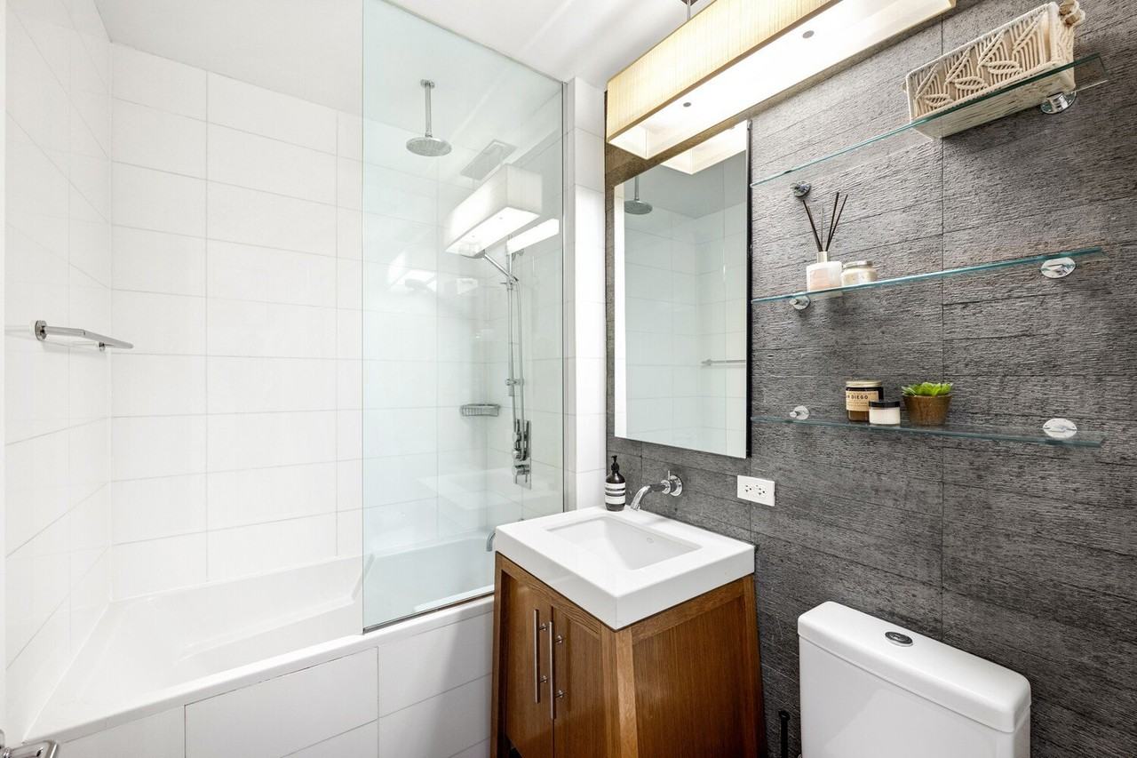 88 Greenwich St - Photo 6 of 7