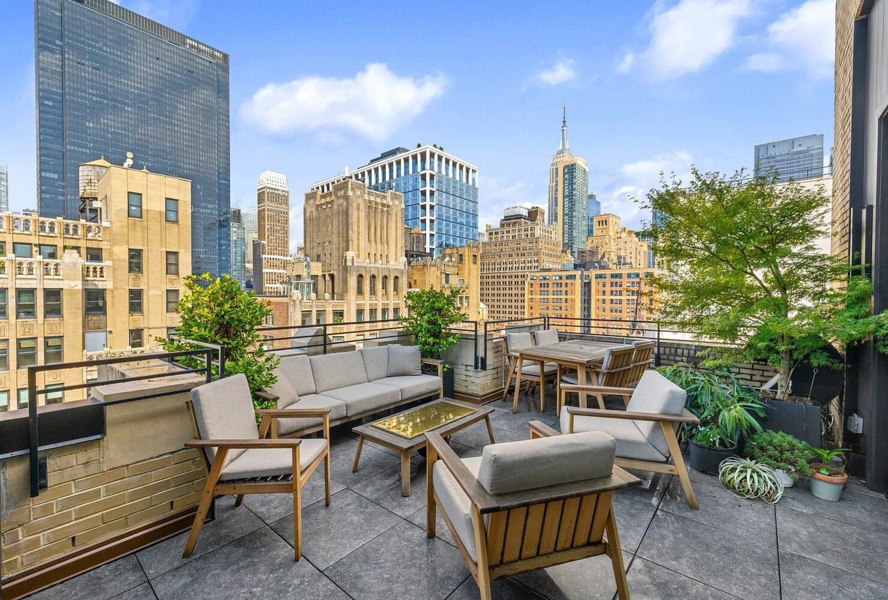 252 W 30th St - Photo 7 of 10
