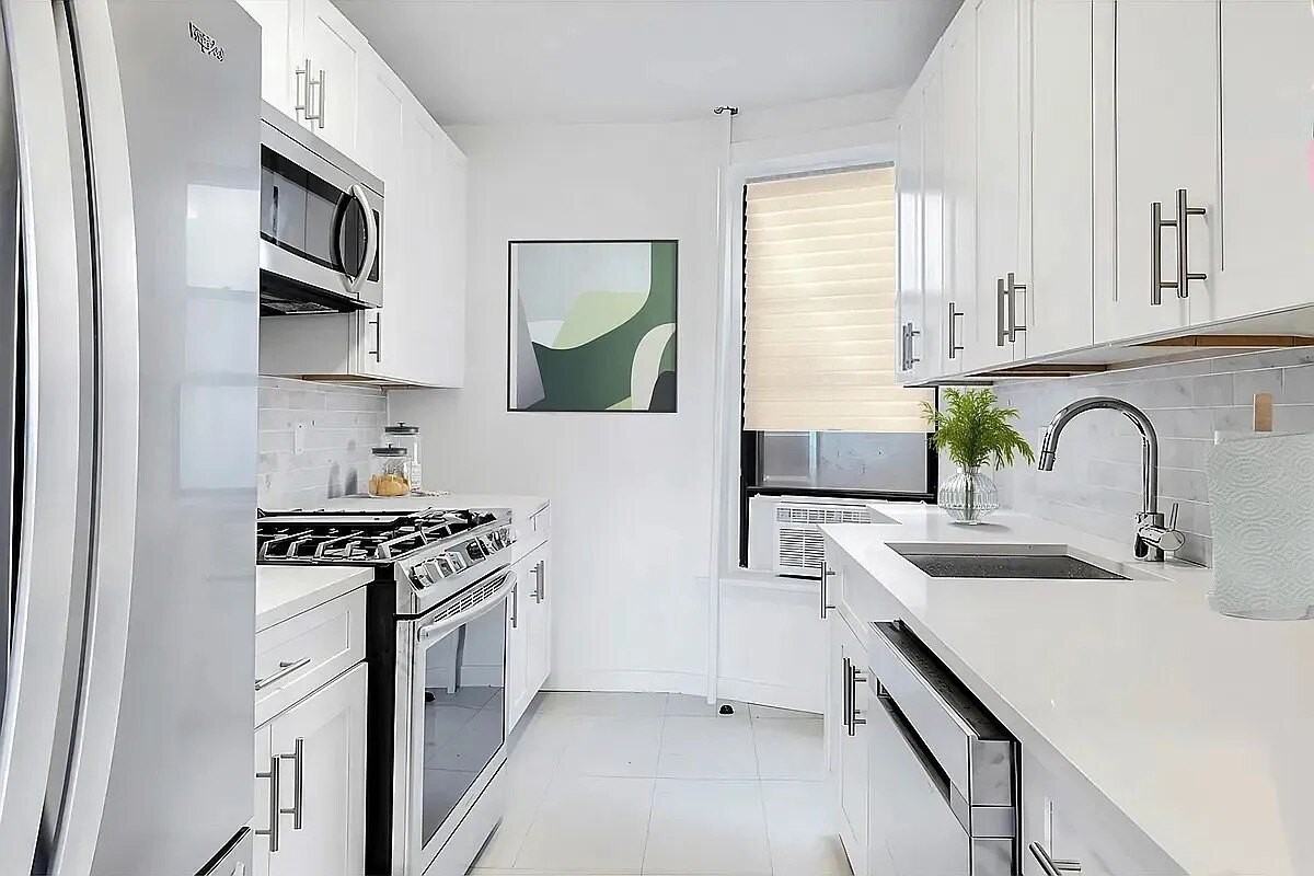 200 Prospect Park W - Photo 3 of 10