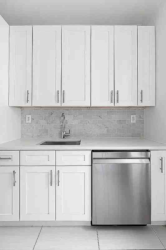 200 Prospect Park W - Photo 4 of 10