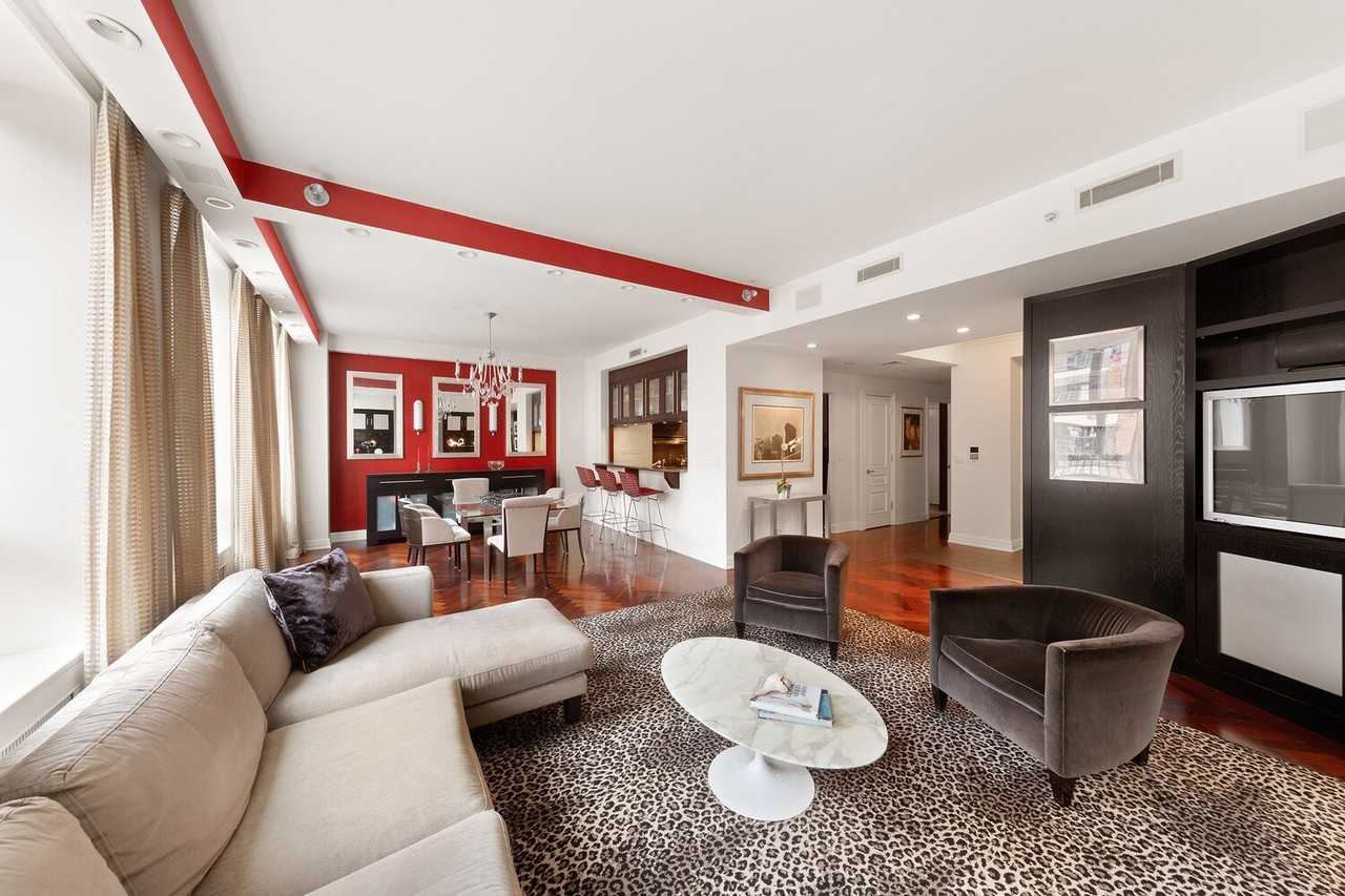 330 E 72nd St - Photo 4 of 10
