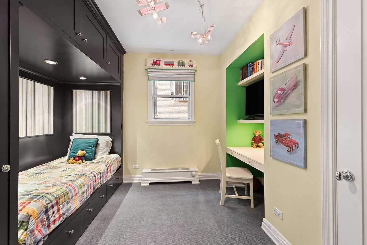 330 E 72nd St - Photo 5 of 10