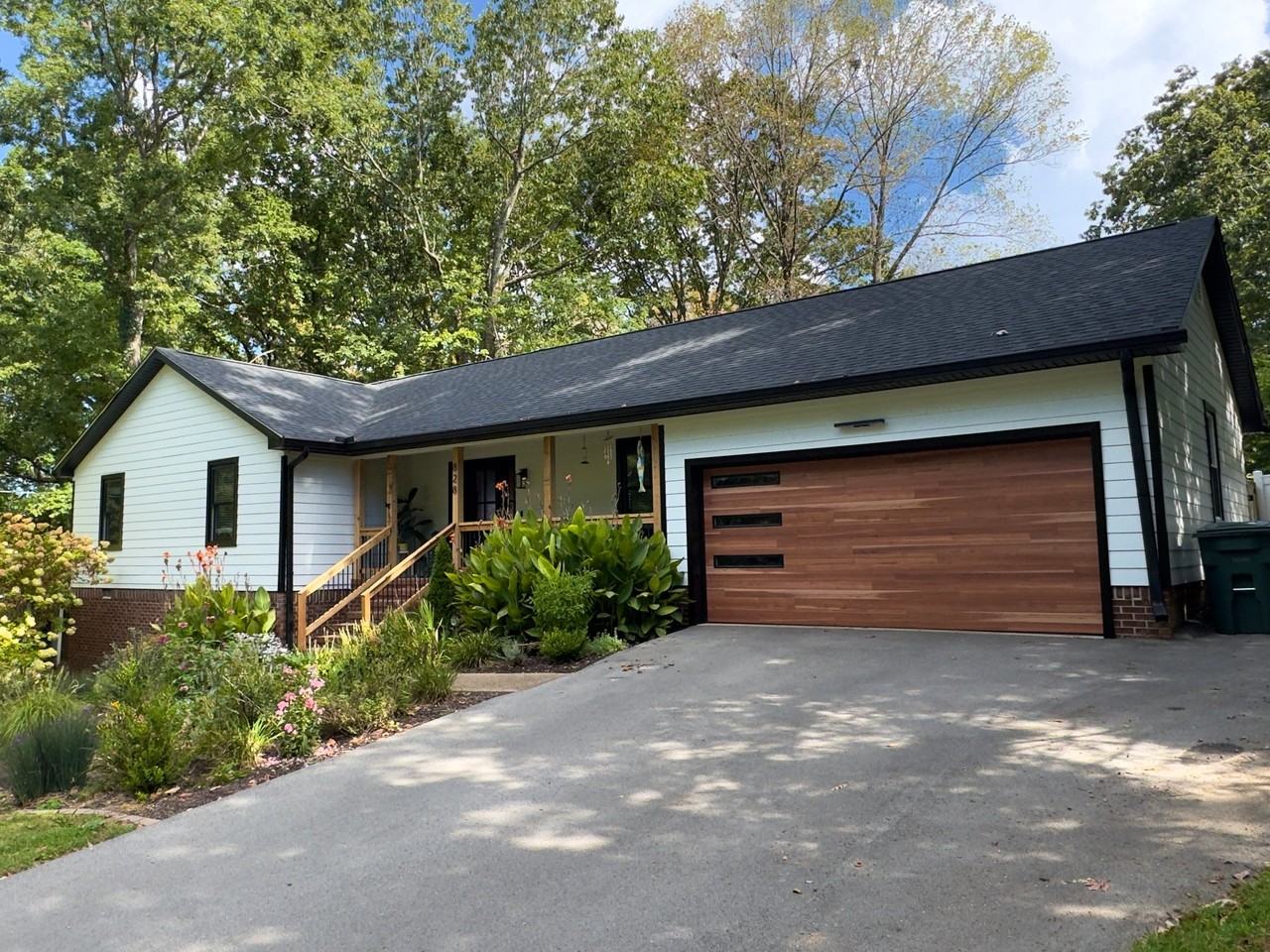 828 Murrell Rd - Photo 2 of 18