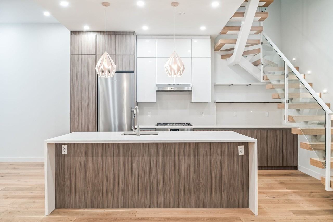 249 E 50th St - Photo 2 of 10