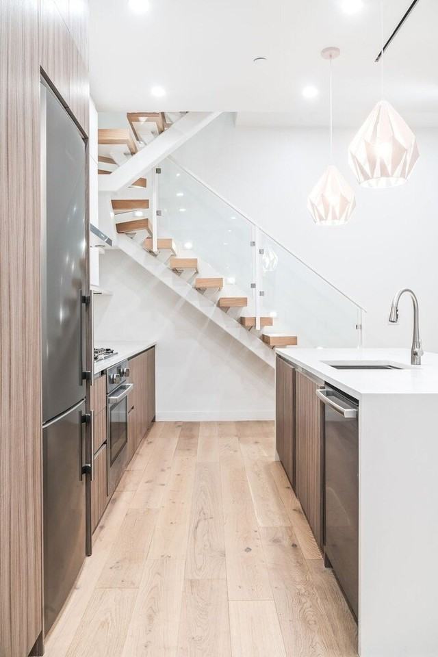 249 E 50th St - Photo 6 of 10