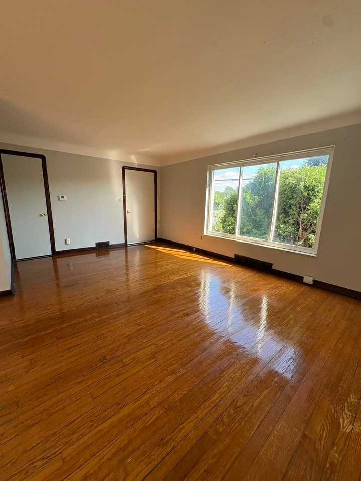 14330 Lakewood Heights Blvd #DOWN - Photo 3 of 9