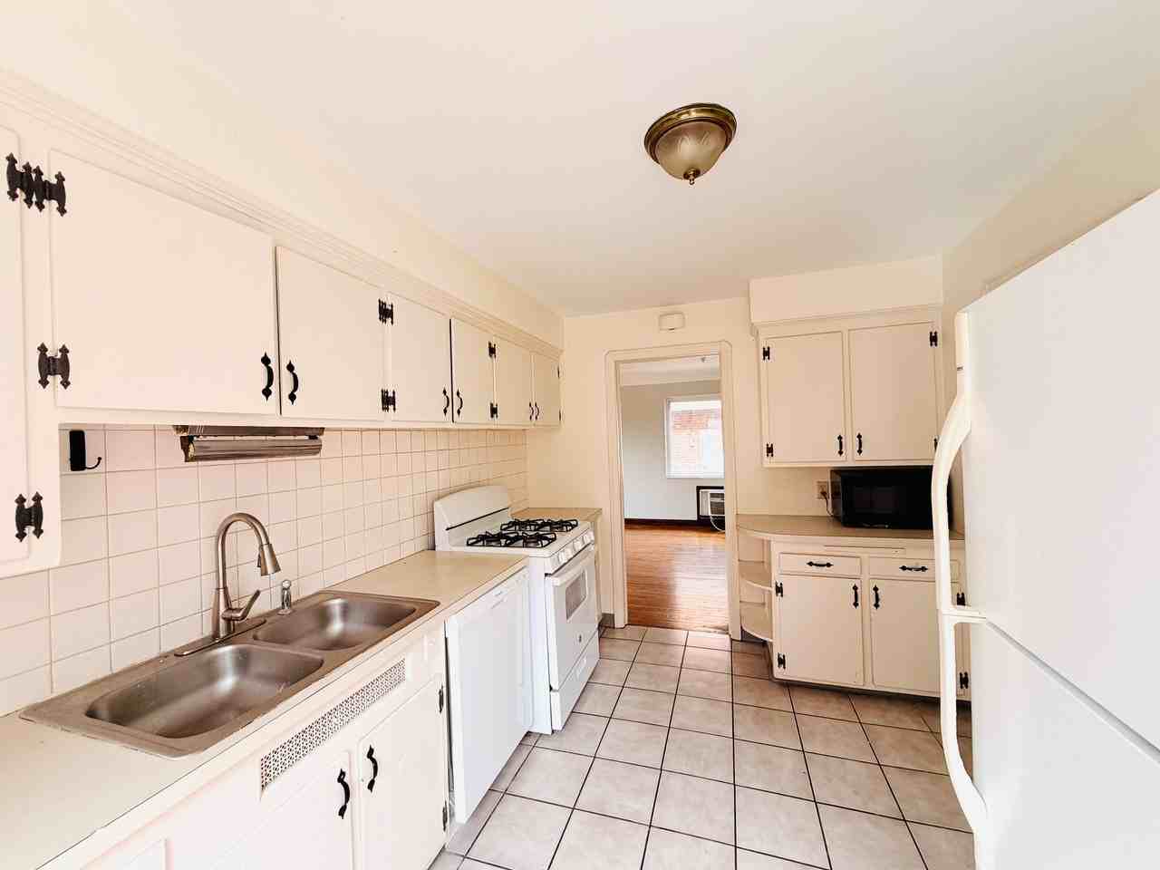14330 Lakewood Heights Blvd #DOWN - Photo 5 of 9