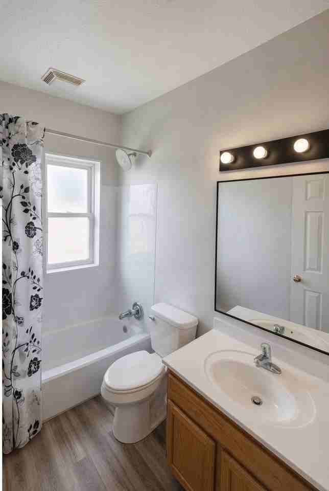 1421 W 84th St #6 - Photo 2 of 6