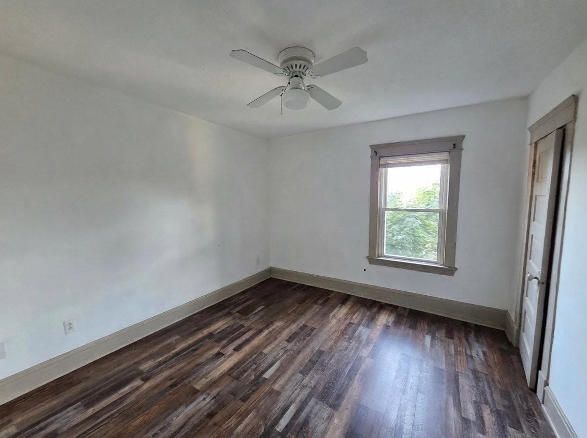 1421 W 84th St #6 - Photo 4 of 6