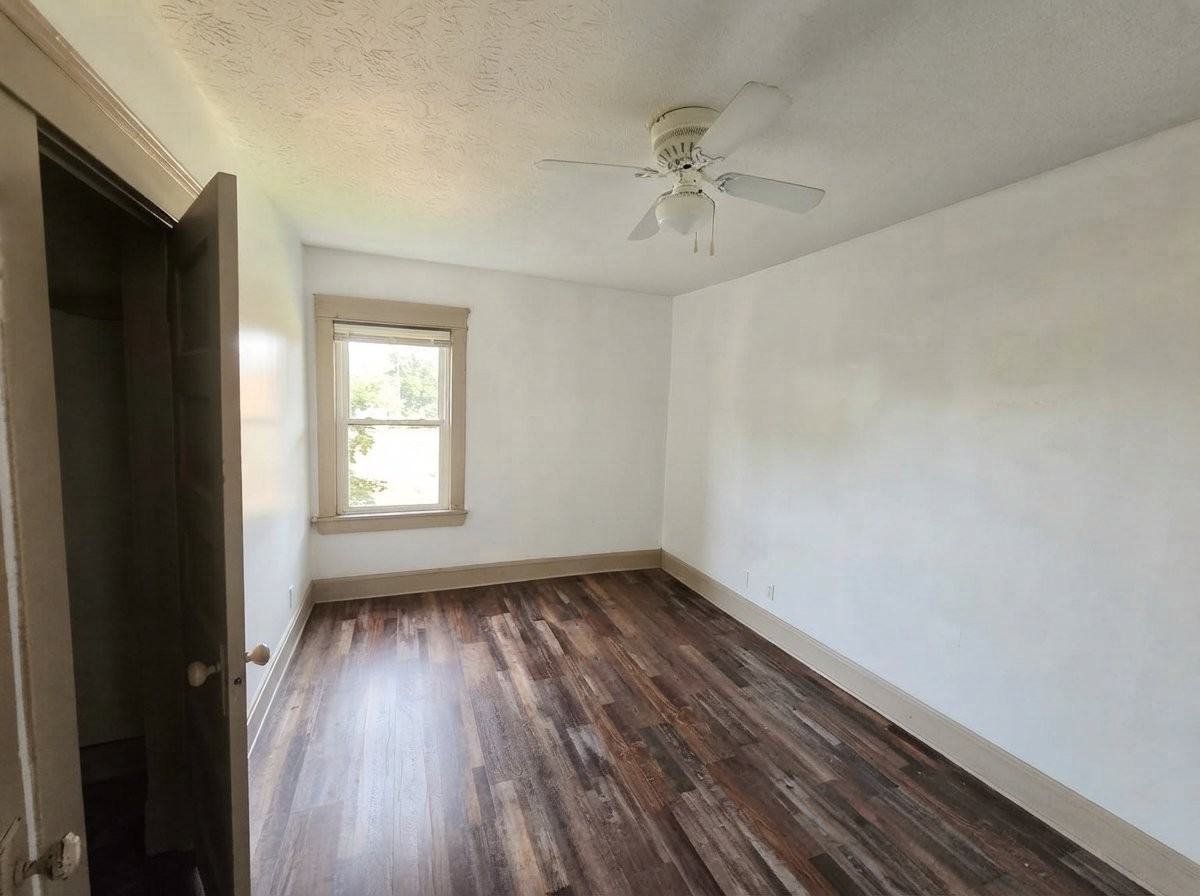 1421 W 84th St #6 - Photo 5 of 6