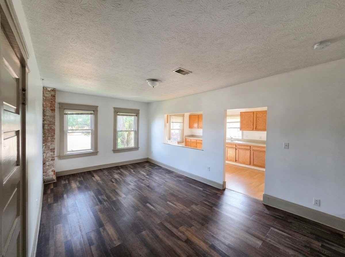 1421 W 84th St #6 - Photo 6 of 6