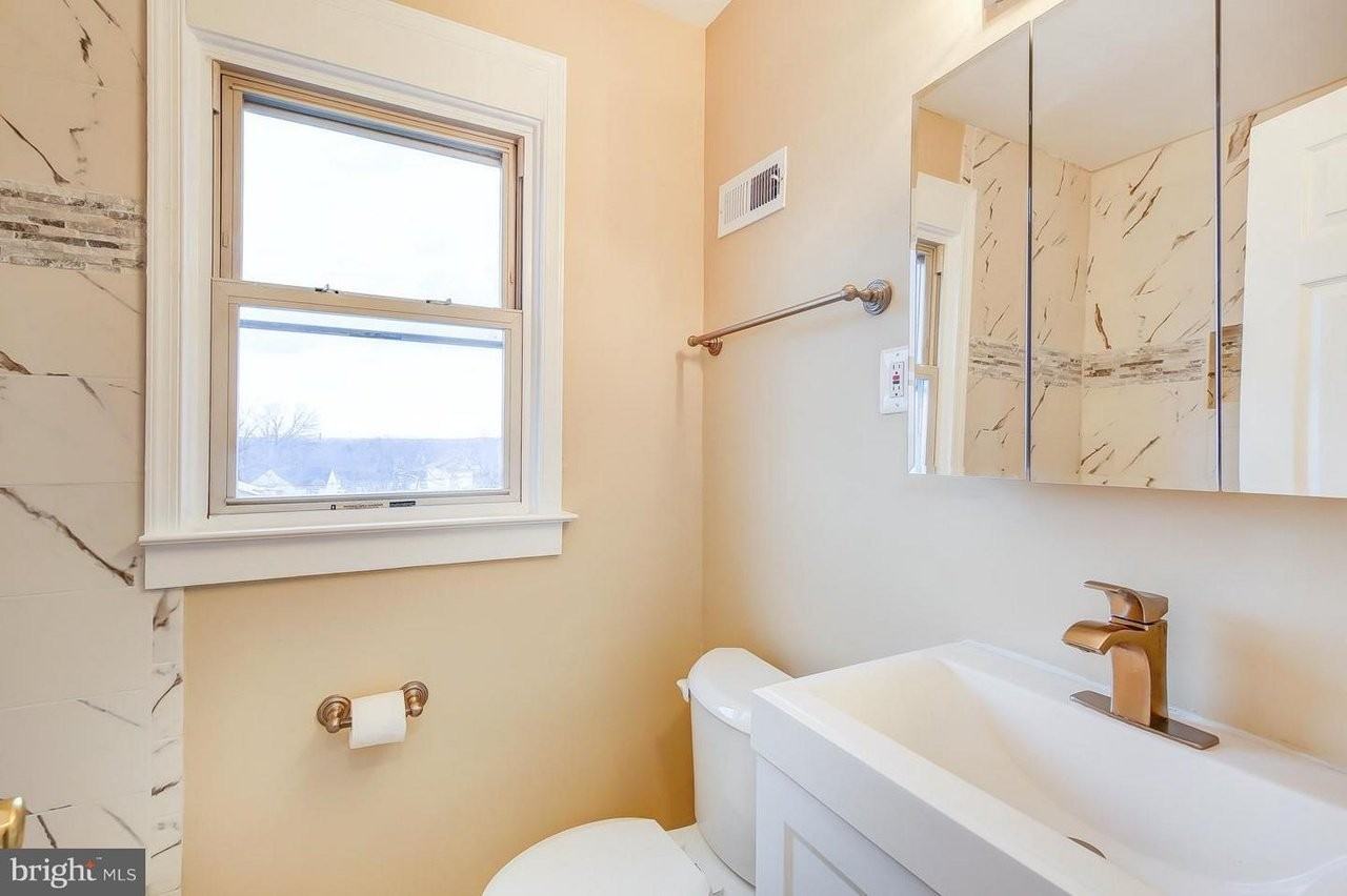 924 47th St Ne - Photo 2 of 8